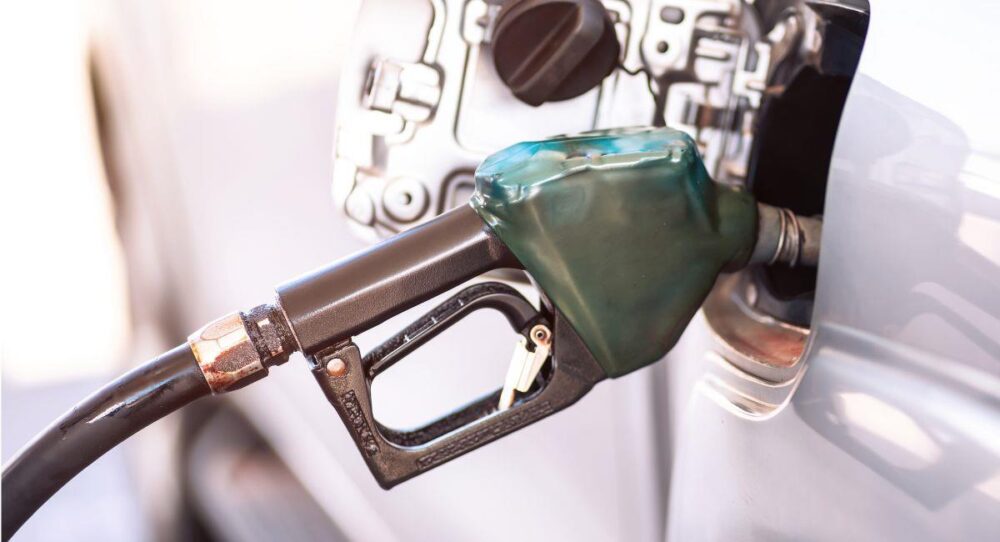 Gobierno garantiza estabilidad del precio del combustible tras compras anticipadas - Radio y Televisión Universitaria