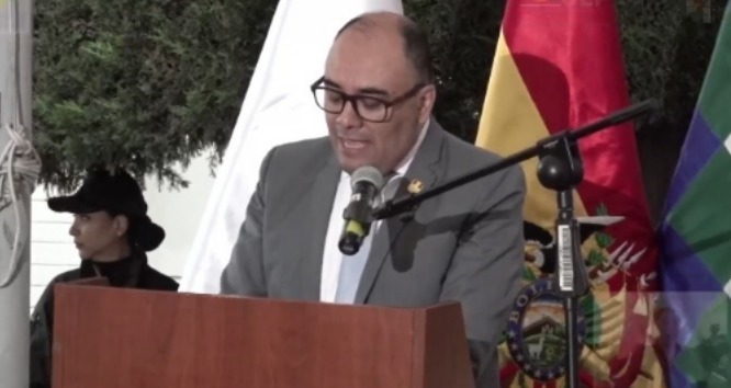 El presidente del TSE, Gustavo Ávila, en la inauguración de la jornada electoral, en la ciudad de La Paz. Imagen: Captura.