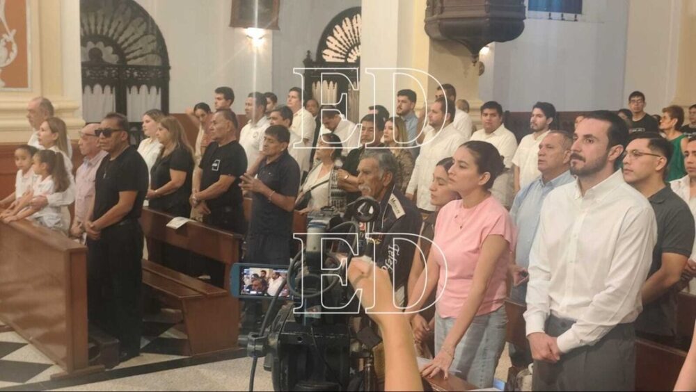 Se dieron "la paz": Velasco y Ritter coinciden en la misa y se estrechan la mano en la Catedral- Se dieron "la paz": Velasco y Ritter coinciden en la misa y se estrechan la mano en la Catedral