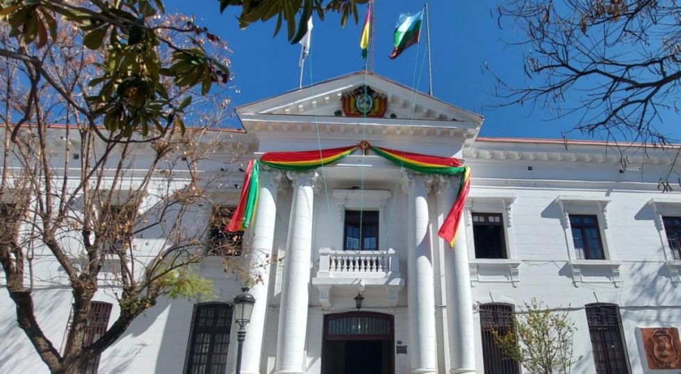 Soruco hereda una Gobernación con déficit y cuentas pendientes 