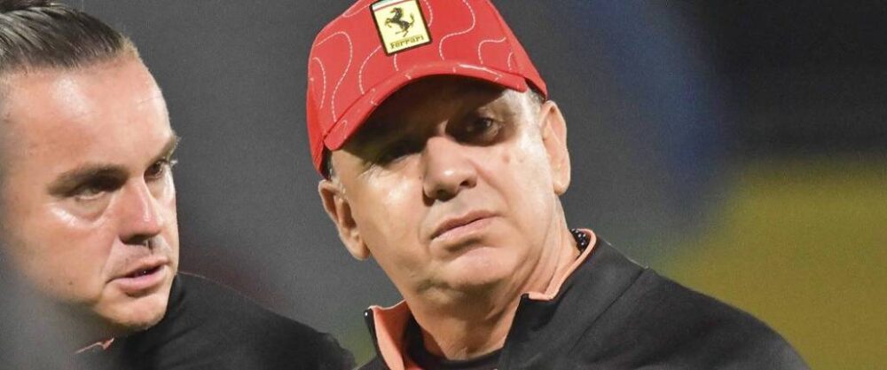 El técnico cochabambino se molestó ante las consultas de la prensa sobre la presencia de Marcelo Martins. El técnico cochabambino se molestó ante las consultas de la prensa sobre la presencia de Marcelo Martins.