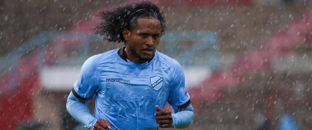 El mediocampista ecuatoriano se marcha de Bolívar por “motivos personales”, indicó el club celeste. El mediocampista ecuatoriano se marcha de Bolívar por “motivos personales”, indicó el club celeste.