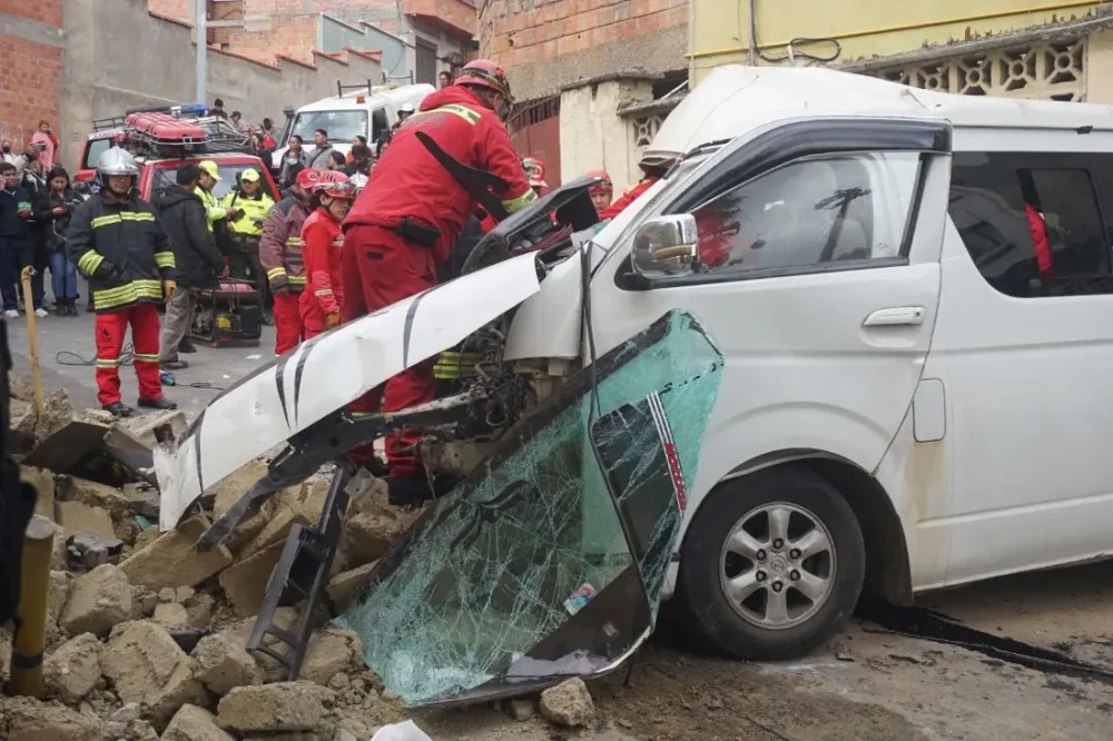 Un accidente de tránsito ocurrido en una zona de la ciudad de La Paz. FOTO: APG