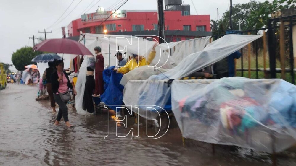 Intensa lluvia y calles anegadas marcan el inicio de la jornada en Santa Cruz de la Sierra- Intensa lluvia y calles anegadas marcan el inicio de la jornada en Santa Cruz de la Sierra
