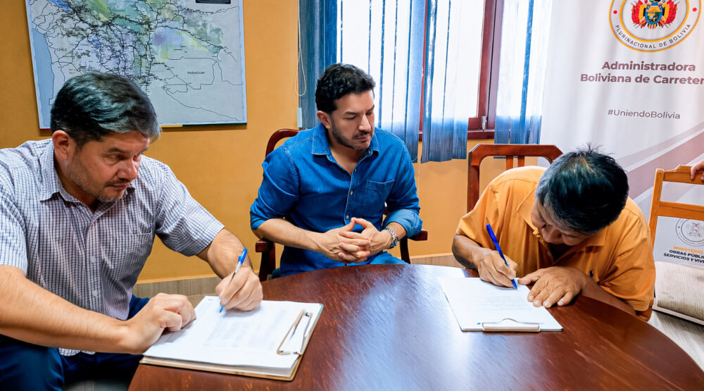 Firma de acuerdo de la ABC con el transporte libre en Tarija. Foto: ABC.