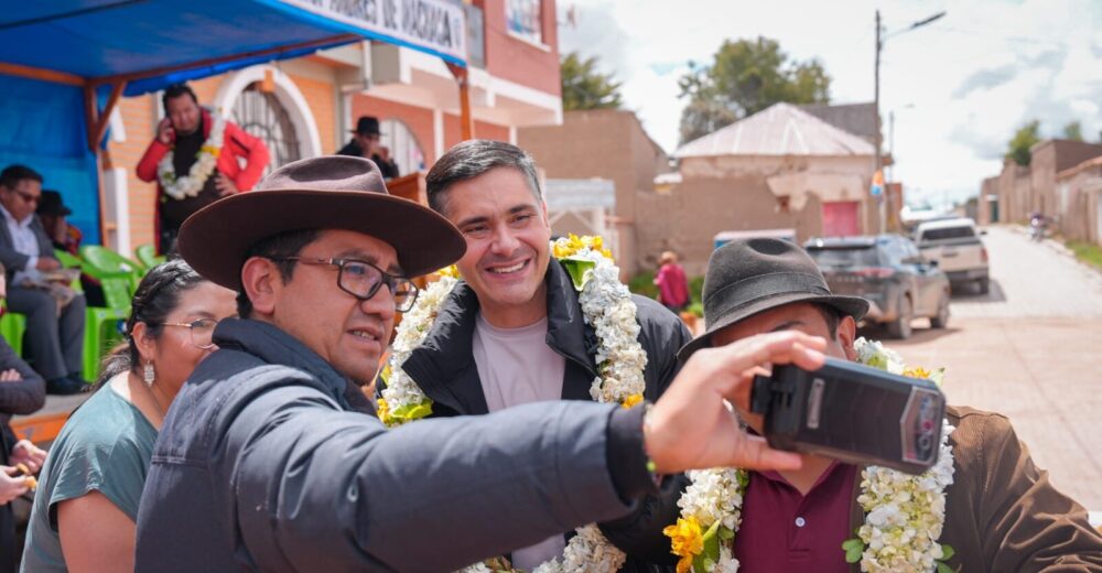 El ministro de Desarrollo Productivo, Rural y Agua, Óscar Mario Justiniano, visitó el municipio San Andrés de Machaca en el departamento de La Paz.