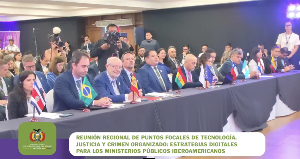 Reunión Regional de Puntos Focales sobre "Tecnología, Justicia y Crimen Organizado" en Santa Cruz. Foto: Captura Fiscalía General del Estado.