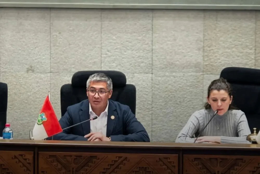El ministro de Economía, José Gabriel Espinoza, participó en la sesión legislativa. Foto: Ministerio de Economía