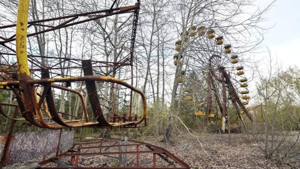Feria abandonada en la ciudad fantasma de Prípiat, cerca de la central nuclear de Chernóbil, el 23 de abril de 2026, Ucrania.