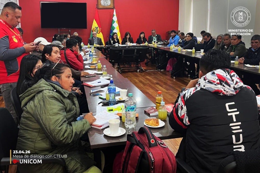 Reunión entre el Ministerio de Educación y la Confederación de Trabajadores de Educación Urbana de Bolivia. Foto: Ministerio de Educación.