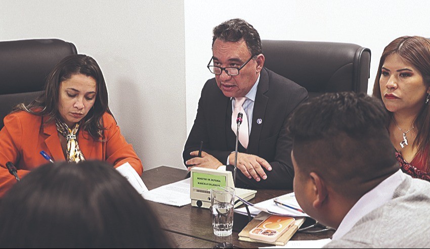 Ministerio de Defensa: avión FAB 81 llevaba material de imprenta y no billetes válidos