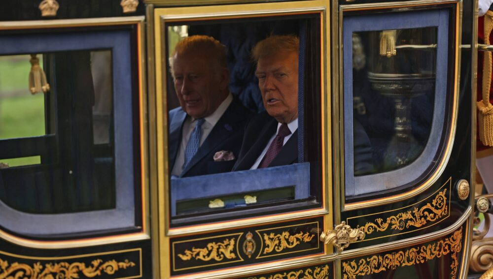Carlos III recibe a Trump en su visita al Reino Unido
