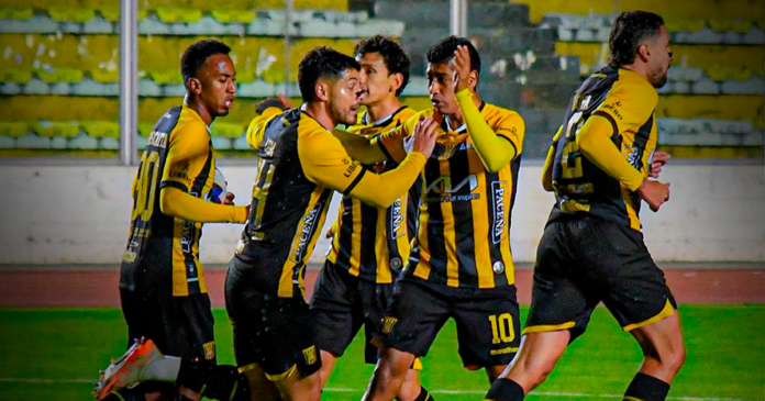 Jugadores de The Strongest corriendo en el partido frente a Nacional Potosí. (Imagen: Club The Strongest) Jugadores de The Strongest corriendo en el partido frente a Nacional Potosí. (Imagen: Club The Strongest)