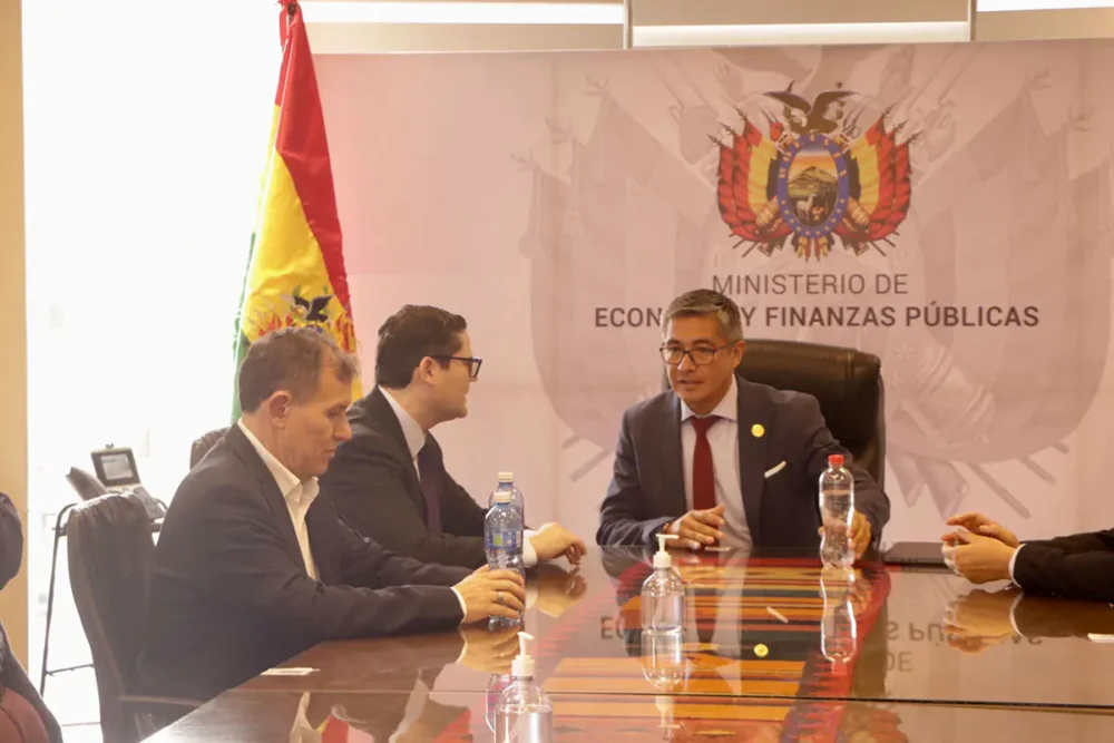 Una reunión entre representantes de Cainco y el ministro de Economía, José Gabriel Espinoza. Foto: Cainco