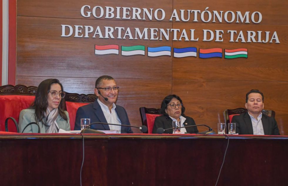 Montes destaca ajuste fiscal y reducción de la deuda en 5 años de gestión 