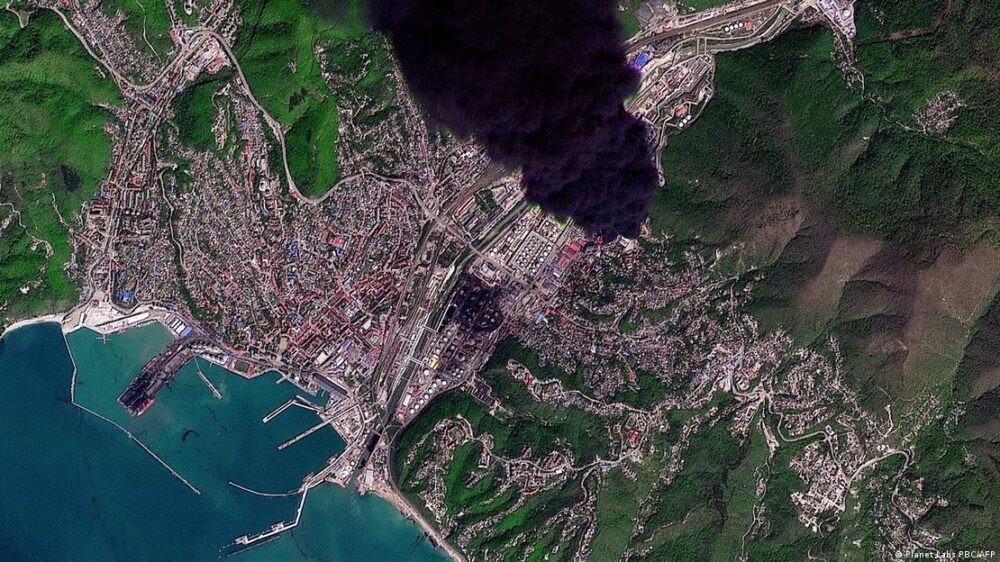 Imagen satelital muestra daños a la refinería del puerto ruso de Tuapse, el martes pasado. Imagen satelital muestra daños a la refinería del puerto ruso de Tuapse, el martes pasado.