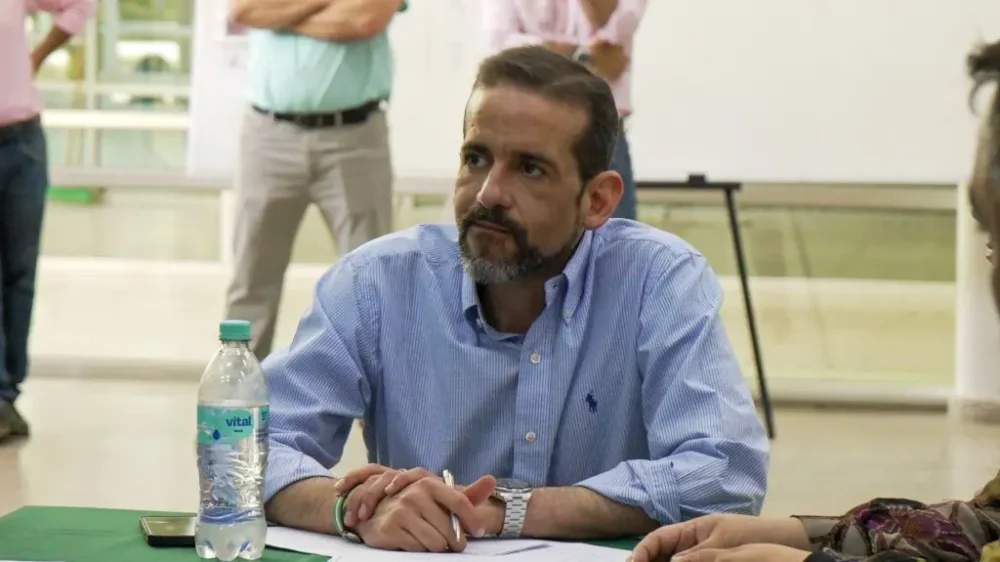 Se desconoce si el gobernador saliente, Luis Fernando Camacho hará la transmisión de mando.