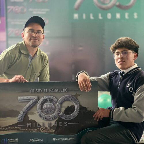 Un joven estudiante es el pasajero 700 millones de Mi Teleférico, como premio se irá de viaje a Brasil