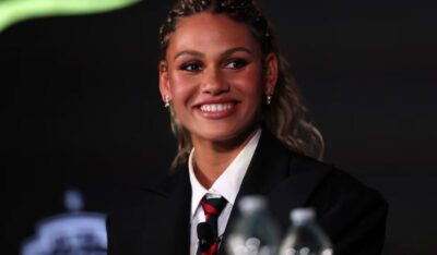 La ausencia de su padre Dennis Rodman la marcó, su brillo obligó a un cambio de reglas y es la futbolista mejor pagada del mundo