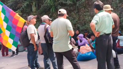 Paz insta al diálogo a los sectores movilizados; ministros denuncian que cocaleros pretenden ‘convulsionar’ La Paz