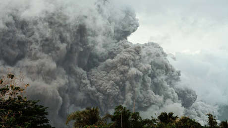 El cielo se apagó en Filipinas: erupción volcánica 'entierra' bajo ceniza localidades enteras (VIDEO)