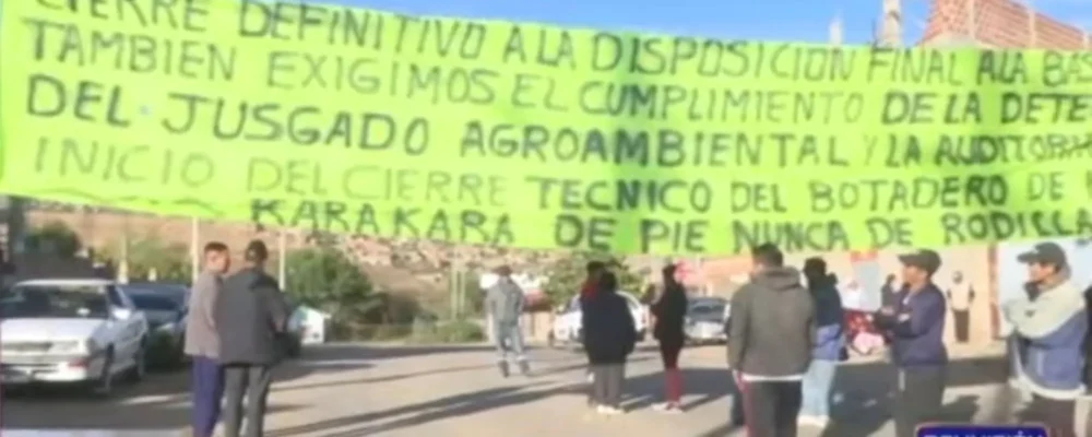 Pobladores instalaron una vigilia en el ingreso al relleno sanitario de K