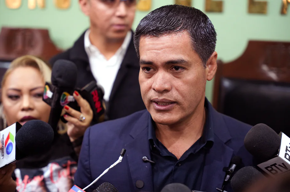 El presidente del Consejo de la Magistratura, Carlos Spencer, es entrevistado por la prensa. (Foto: Magistratura)