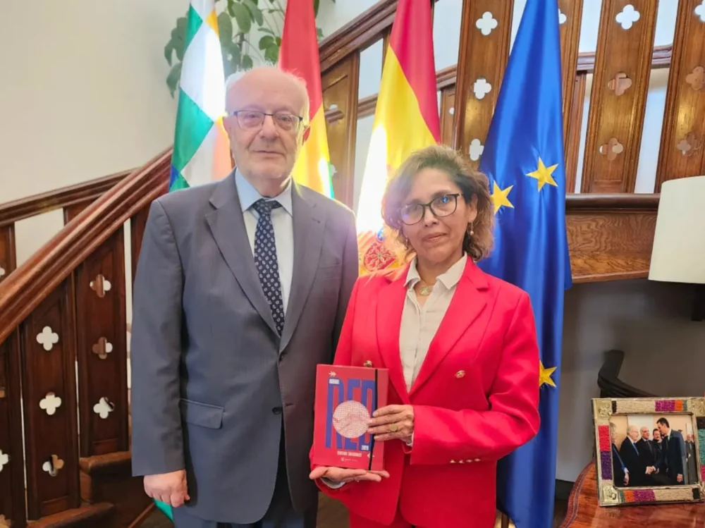 Acuerdo entre la Contraloría y la Embajada de España. Foto: Contraloría