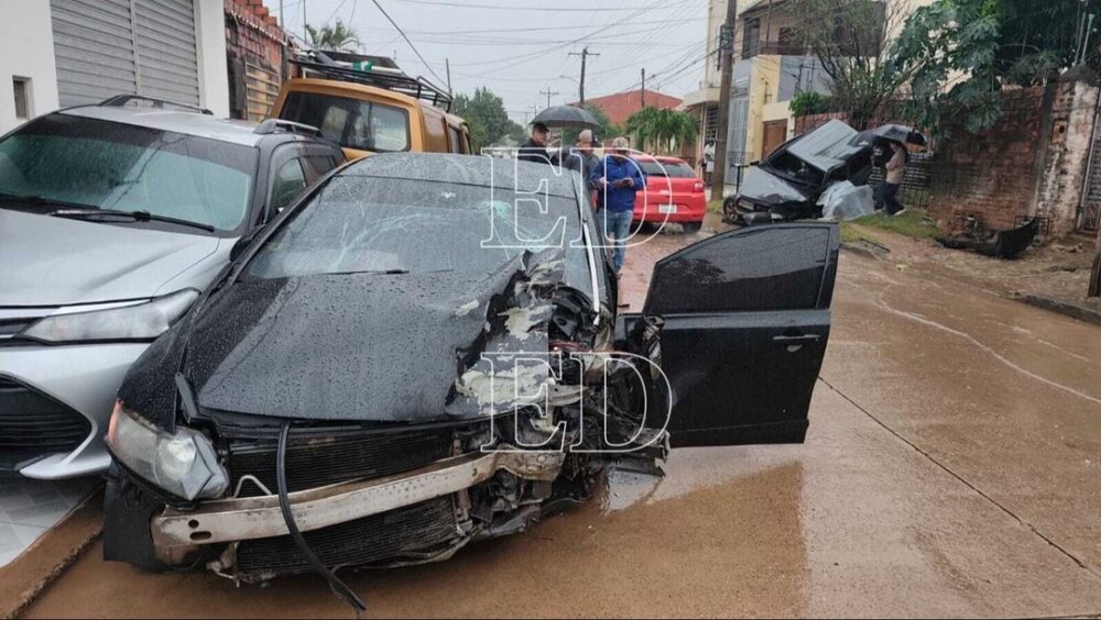 Colisión frontal entre dos vehículos deja una persona fallecida- Colisión frontal entre dos vehículos deja una persona fallecida