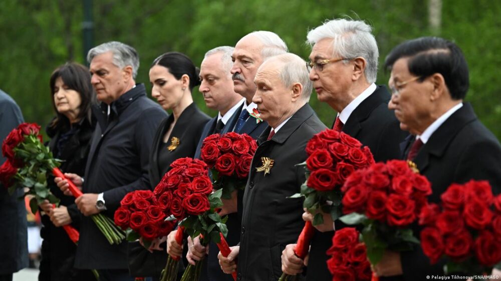 Putin y funcionarios extranjeros asisten a una ceremonia de en la Tumba del Soldado Desconocido en el Día de la Victoria, en Moscú (09.05.2026) Putin y funcionarios extranjeros asisten a una ceremonia de en la Tumba del Soldado Desconocido en el Día de la Victoria, en Moscú (09.05.2026)