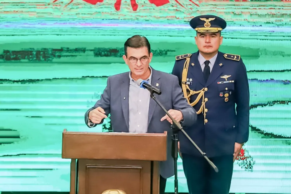 El presidente, Rodrigo Paz, presentó un paquete de 10 leyes, y propone la reforma parcial de la Constitución Política del Estado. Foto APG