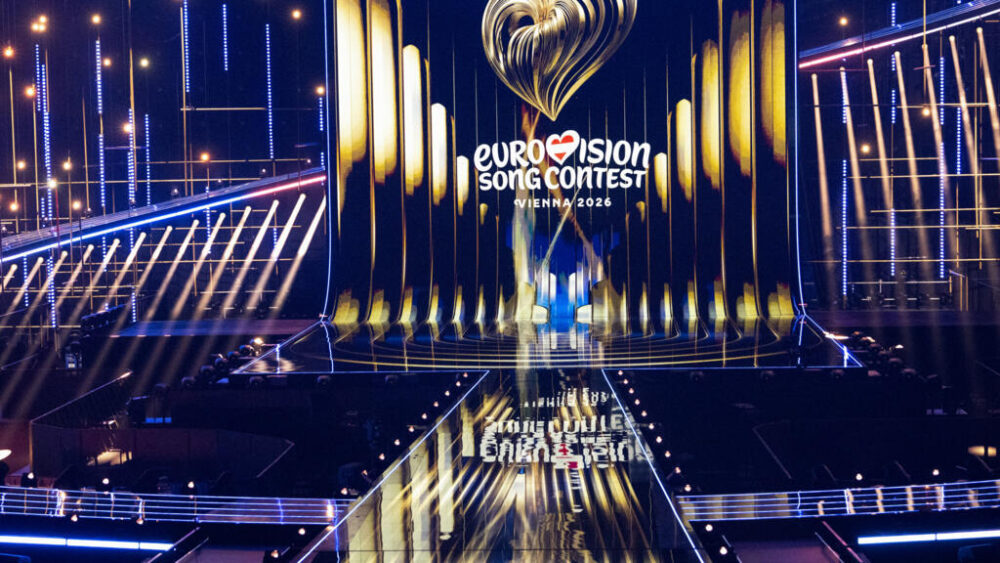 Un espectáculo de luces durante la inauguración oficial del escenario del Wiener Stadthalle, donde se celebrará la 70 edición del Festival de Eurovisión, el 28 de abril de 2026 en Viena