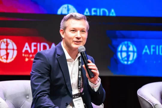 Boliviano Strauss asume la presidencia de Afida y marca un hito para el país