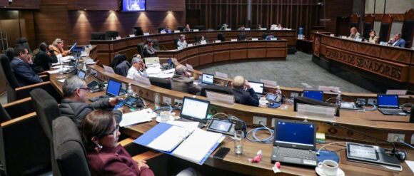 Senado aprueba en su estación en grande el proyecto que busca abrogar la Ley 1720 de conversión de tierras