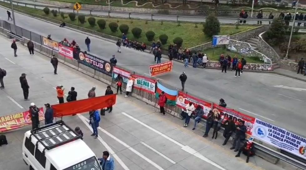 Uno de los puntos de bloqueo en la ciudad de La Paz.