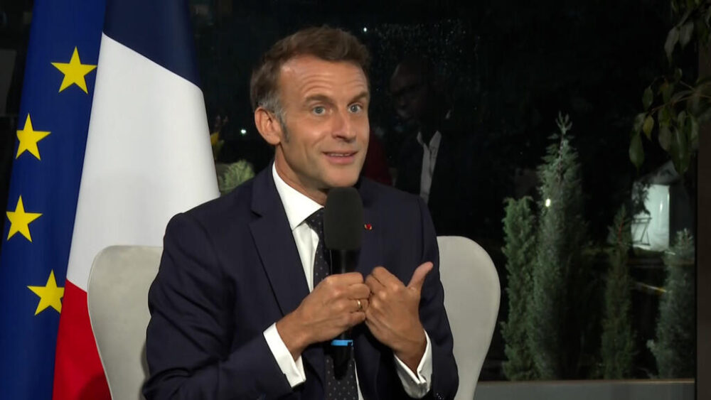 El presidente Macron durante la entrevista exclusiva concedida a RFI, France 24 y TV5 Monde el 12 de mayo de 2026 en Nairobi.