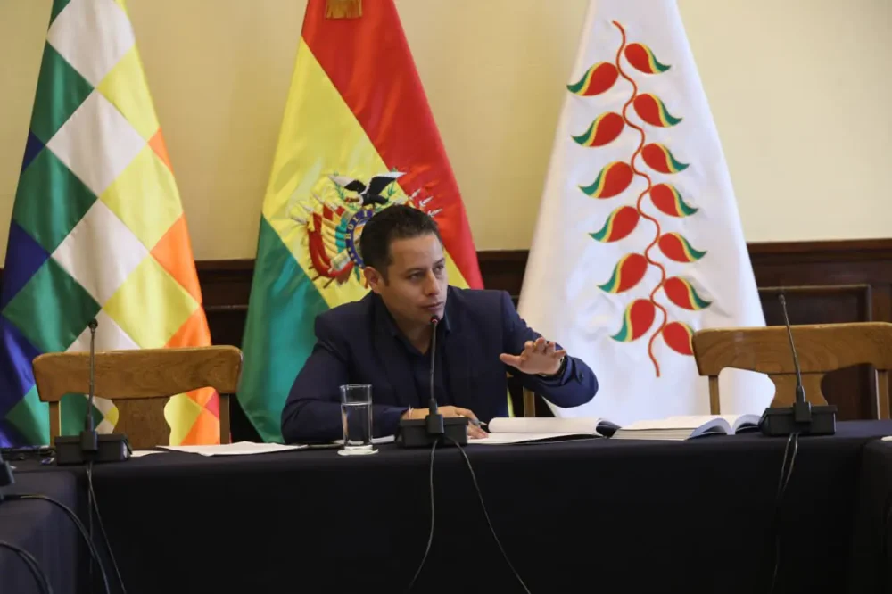 El vicepresidente Edmand Lara en reunión con las bancadas. Foto: Vicepresidencia
