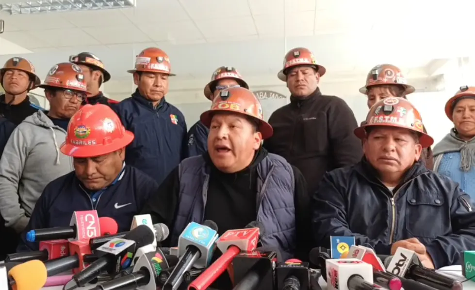 Mario Argollo, secretario ejecutivo COB en conferencia de prensa Foto referencial