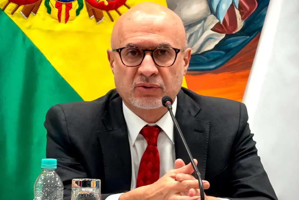 El ministro Lupo durante la presentación de la Ley de Electricidad. Foto: Presidencia