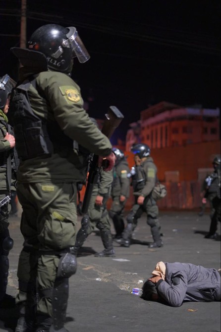 La Paz: Habilitan paso hacia Huajchilla y arrestan a más de 15 personas durante el desbloqueo de rutas- La Paz: Habilitan paso hacia Huajchilla y arrestan a más de 15 personas durante el desbloqueo de rutas