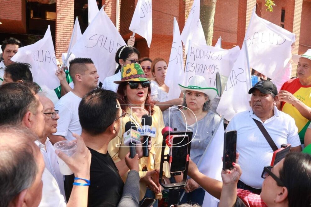 "Rodrigo estamos contigo", afirman desde Santa Cruz de la Sierra, apoyando las medidas del gobierno nacional