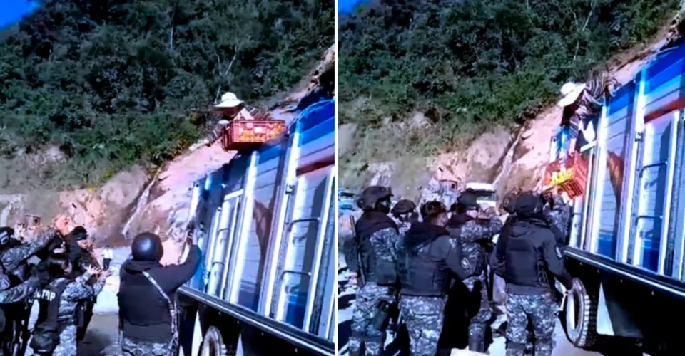 Empatía en medio de los conflictos sociales: mujer entrega frutas a policías desplegados en un punto de bloqueo