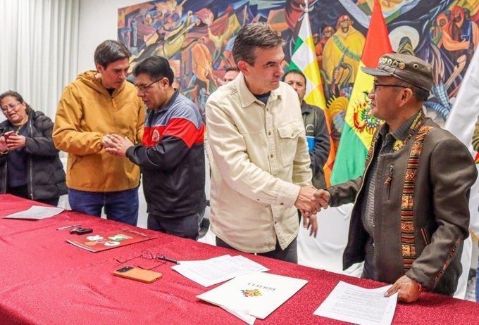 Gobierno consigue abastecimiento y movilizados endurecen bloqueos