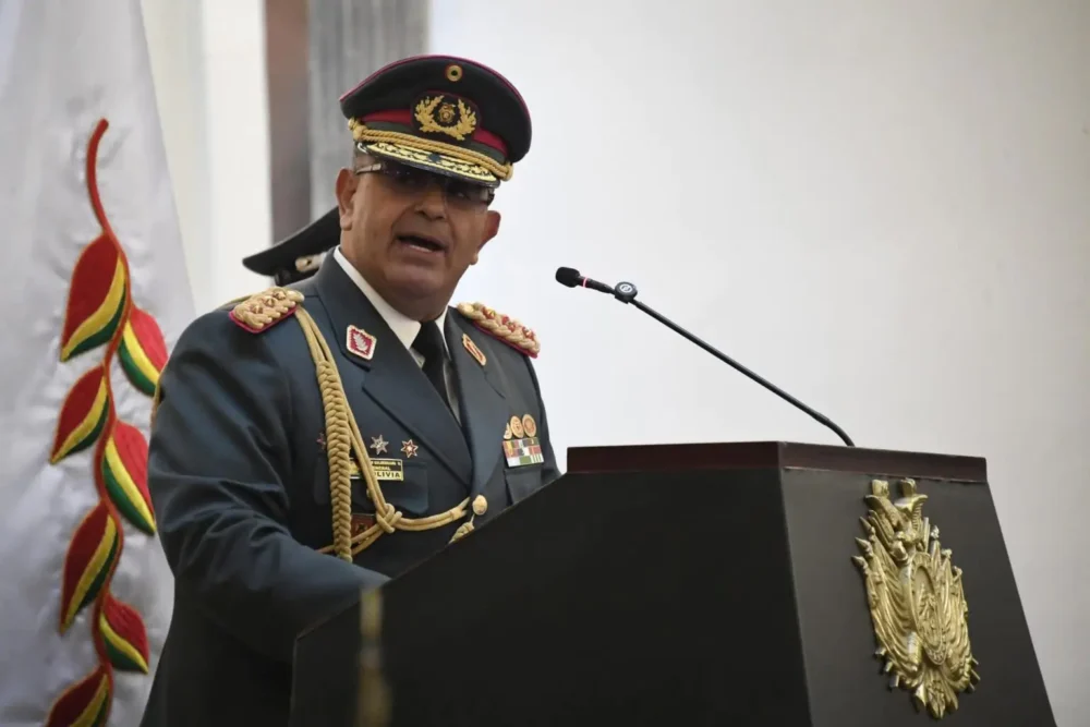 El comandante general de la FFAA, Víctor hugo Balderrama. DTV