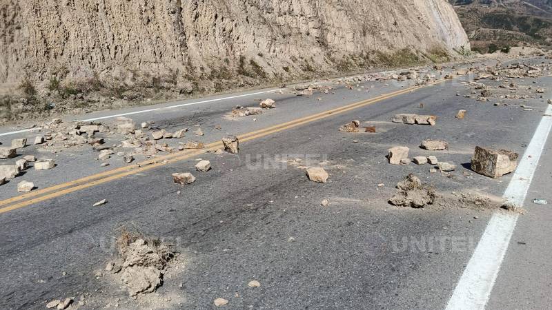 Pidras cubren parte del tramo que ine Cochabamba con La Paz y Oruro. Pidras cubren parte del tramo que ine Cochabamba con La Paz y Oruro.