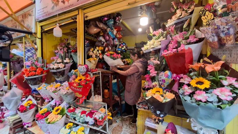 En La Paz, los comerciantes alternan ideas por la escasez de flores En La Paz, los comerciantes alternan ideas por la escasez de flores