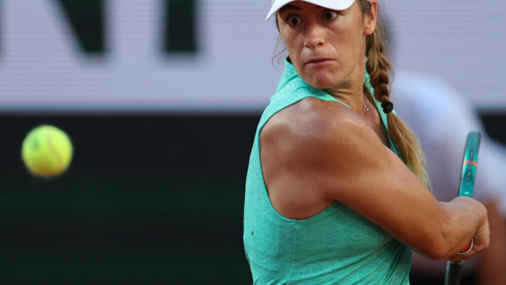 Solana Sierra durante su victoria ante Jasmine Paolini en la segunda ronda de Roland Garros. En París, el 27 de mayo de 2026