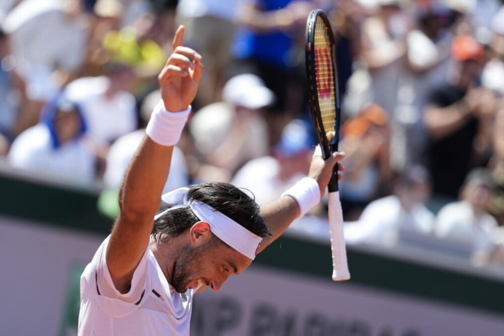 Thiago Tirante festeja su victoria sobre Alejandro Davidovich en la segunda ronda de Roland Garros. En París, el 27 de mayo de 2026