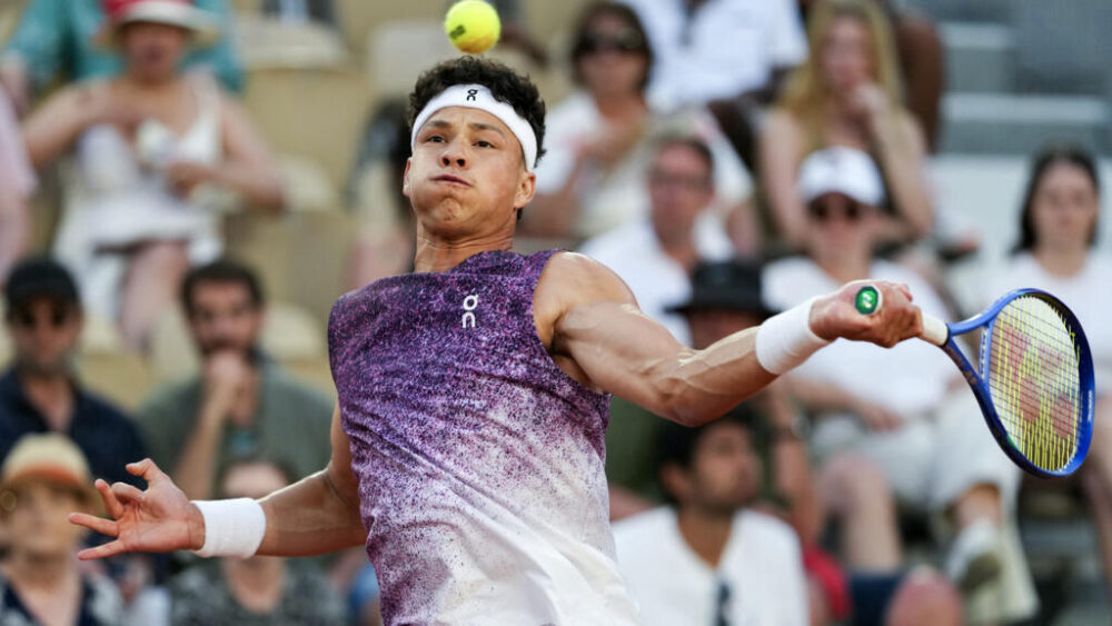 Ben Shelton durante su derrota ante Raphaël Collignon en la segunda ronda de Roland Garros. En París, el 28 de mayo de 2026