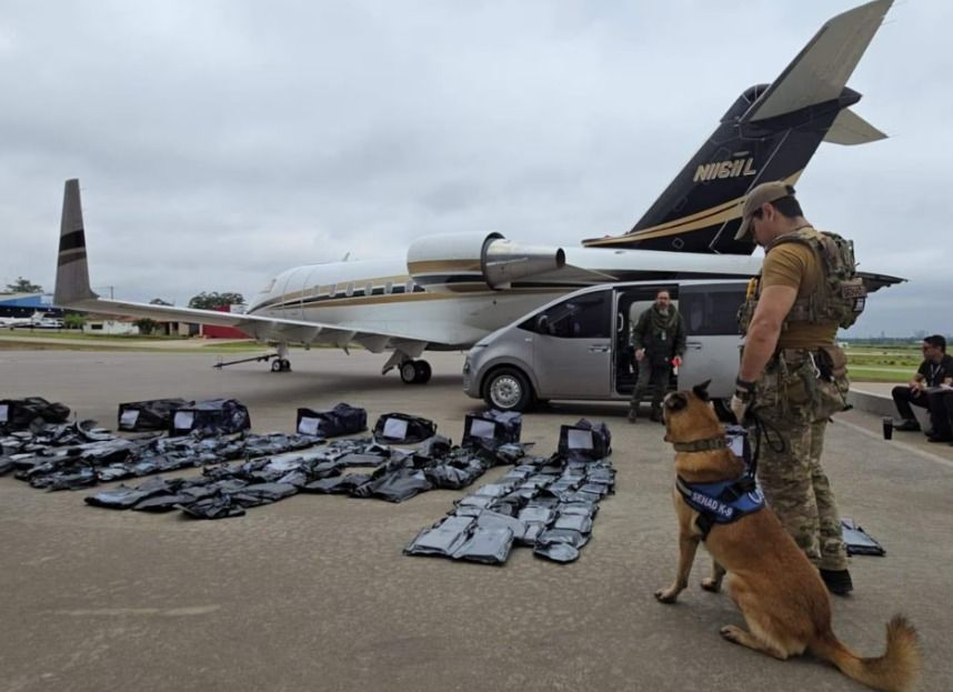 Jet de Miami aterriza con droga en Paraguay: el caso que revive el escándalo de las 32 maletas en Bolivia